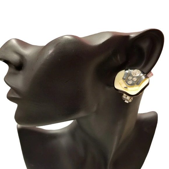 Vintage Jewelry - VINTAGE ART DECO STYLE BLACK & CREAM  CELLULOID CLIP ON EARRINGS